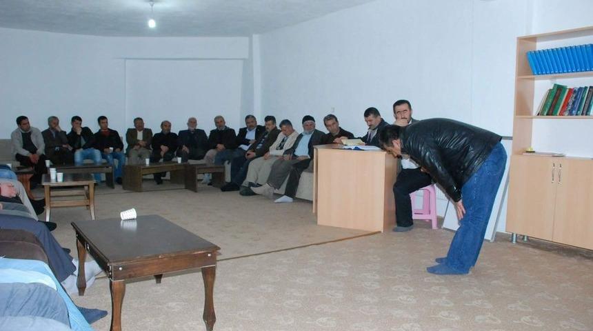 Camideki Kur'an Dersleri Yoğun Ilgi G&ouml;r&uuml;yor