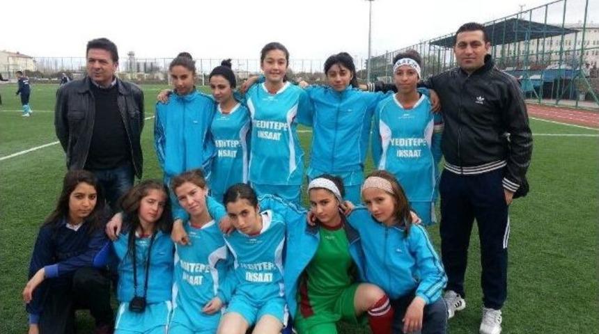 Ziya G&ouml;kalp Ortaokulu Kız Takımı Yarı Final Ma&ccedil;larını Birinci Tamamladı