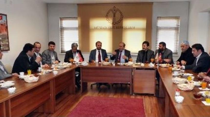 Vali &Ouml;zt&uuml;rk, M&uuml;siad&rsquo;ın Kahvaltısına İşadamlarını Dinledi