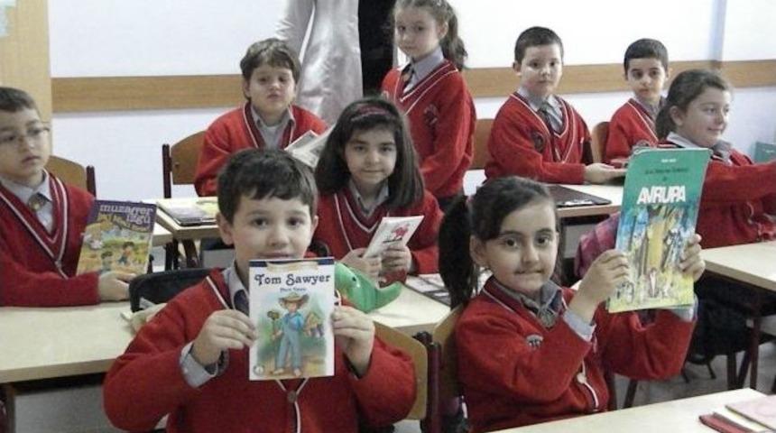 &Uuml;lkem Koleji&rsquo;nden &lsquo;kitabımı Paylaşıyorum&rsquo; Etkinliği