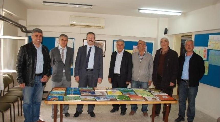 Mhp İl&ccedil;e Teşkilatı&rsquo;ndan K&uuml;t&uuml;phaneye &Ccedil;ocuk Kitabı