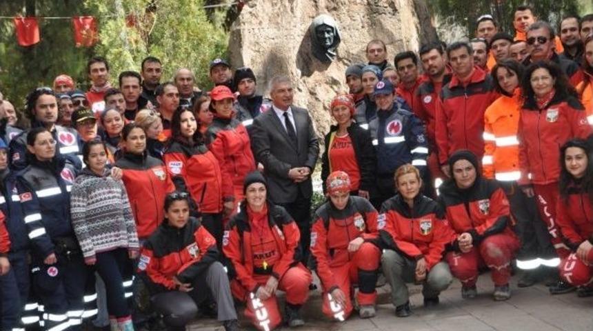 Akut G&ouml;n&uuml;ll&uuml;s&uuml; &Ouml;ğrenciler Belge Aldı