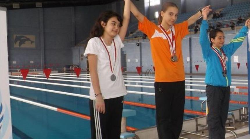 &Ouml;zel Sakarya&rsquo;dan 4 Dalda 4 Altın Madalya