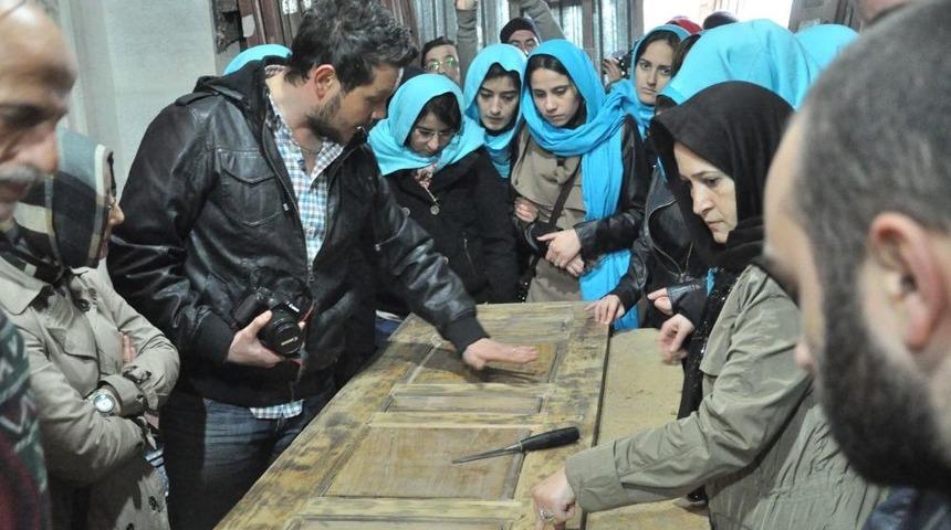 Gen&ccedil; Mimarlar Nuruosmaniye Camii'ni Inceledi