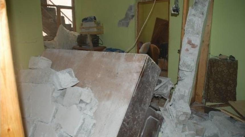 T&uuml;p, Bomba Gibi Patladı: 3 Yaralı