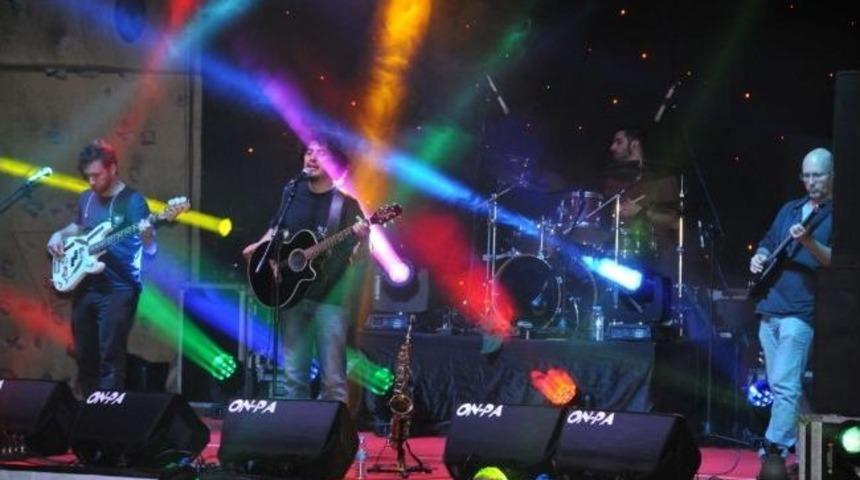 Pinhani, Om&uuml;&rsquo;de Konser Verdi