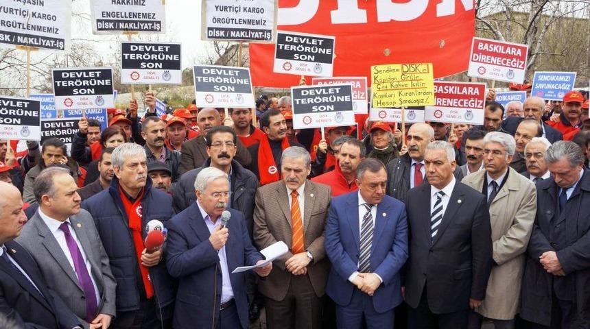 DİSK, CHP'li Vekillerle DHKP-C Baskınını Protesto Etti