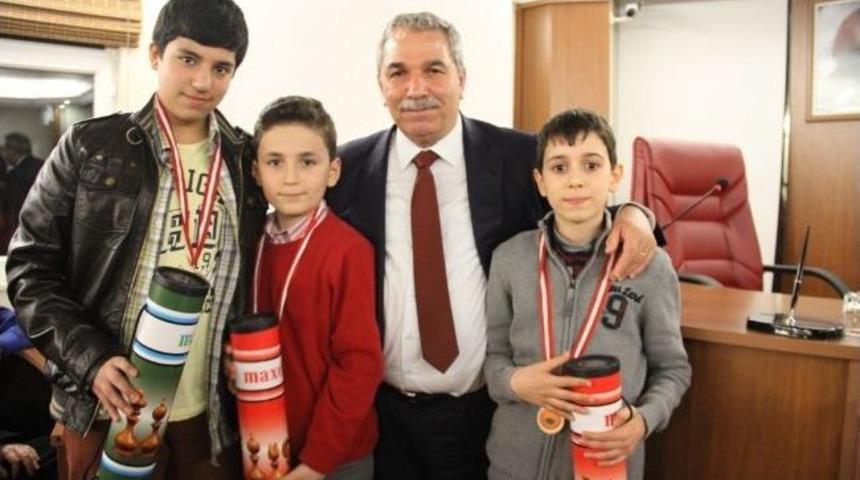 Satran&ccedil; Turnuvası &Ouml;d&uuml;lleri Sahiplerini Buldu