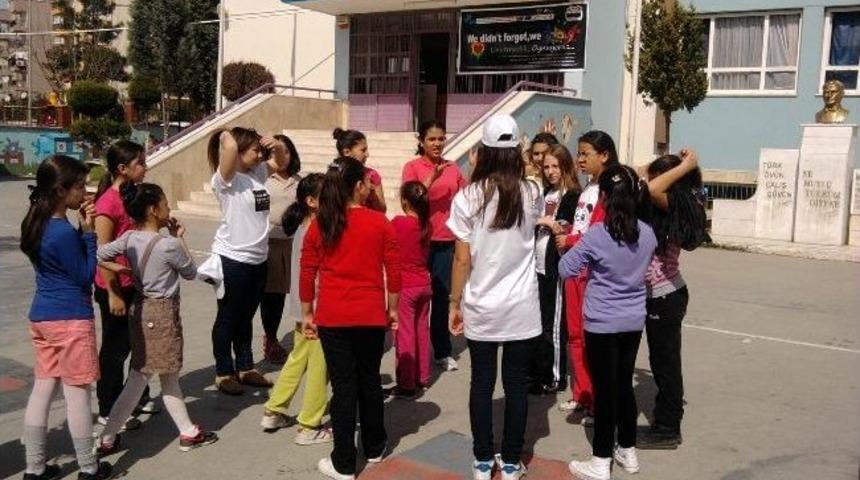 T&uuml;rk Ve İtalyan &Ouml;ğrenciler Unutulan Oyunlara Hayat Verdi