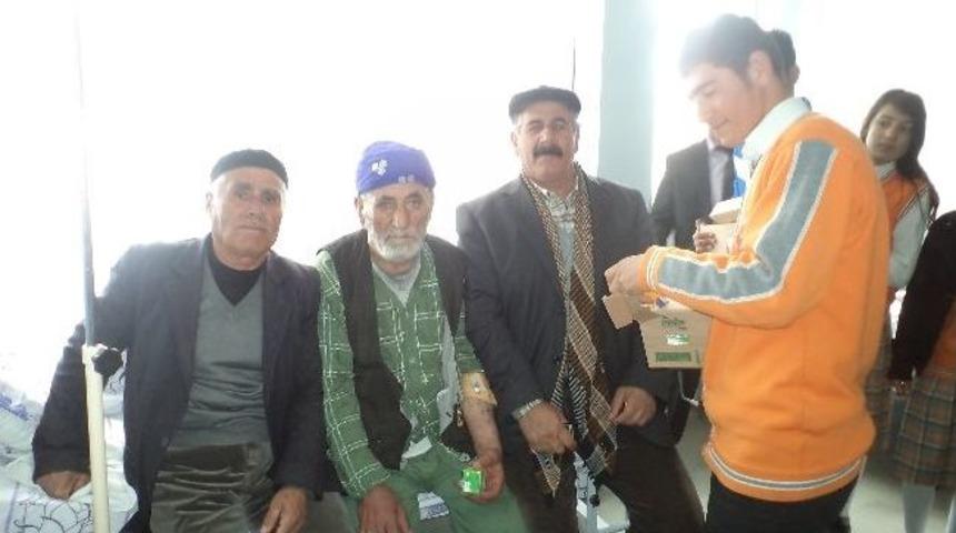 &Ouml;ğrencilerden Hastalara Ziyaret