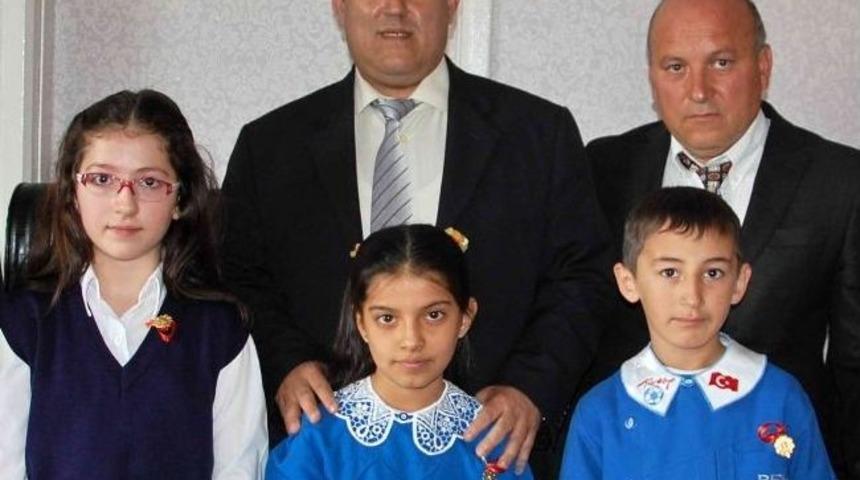 En &Ccedil;ok Kitap Okuyanlar &Ouml;d&uuml;llendirildi