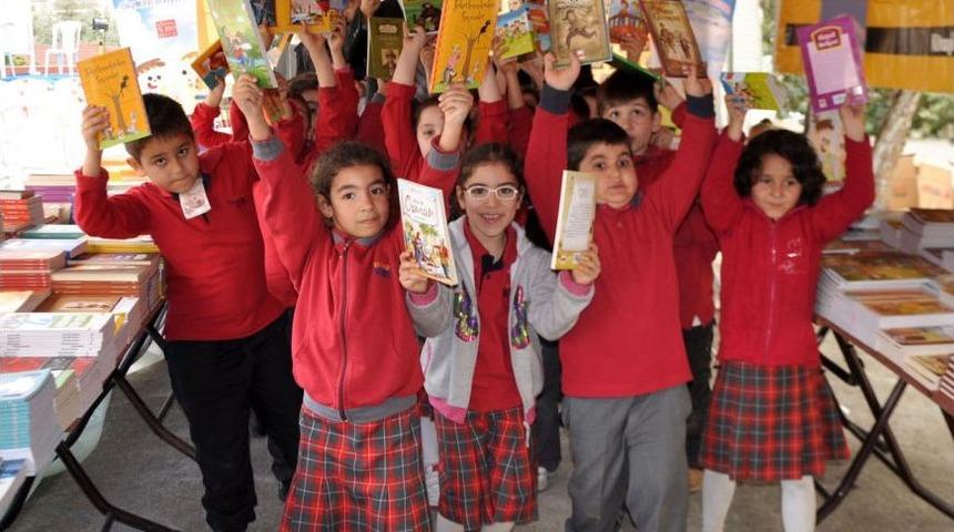 Alanya'da &Ouml;ğrenciler Kitap Şenliğinde Buluştu