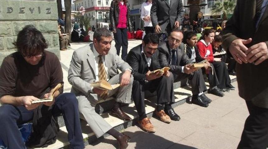 Ayvalık Kitap Okuyor