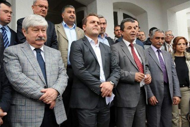 Kuaf&ouml;rlerden "m&uuml;zik" Cezasına Protesto 1