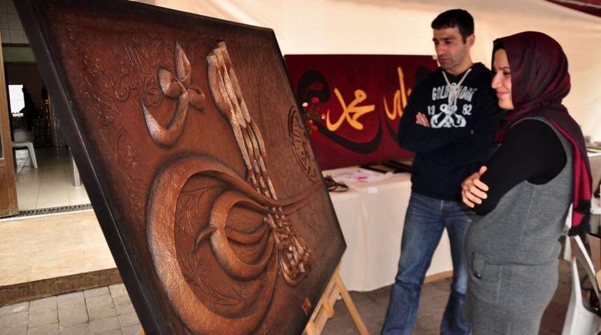 Yurt Yapımı I&ccedil;in A&ccedil;ılan Kermesten Turistler De Alışveriş Yapıyor