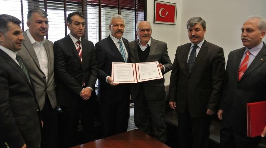 Cerah: Hayırseverleri Sırtımızda Taşırız'