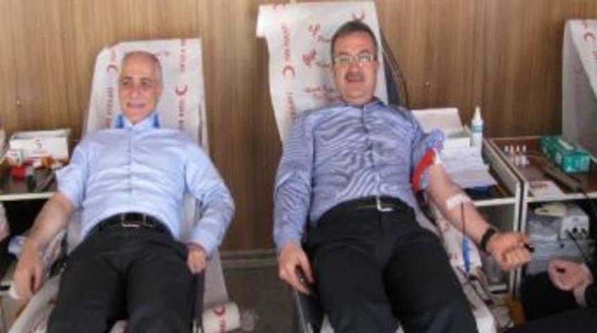 Başkan K&ouml;şker Kan Verdi