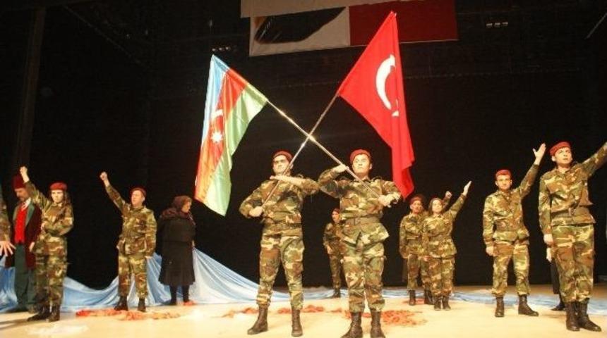 Azerbaycan İrevan Devlet Dram Tiyatrosu Iğdırlılarla Buluştu