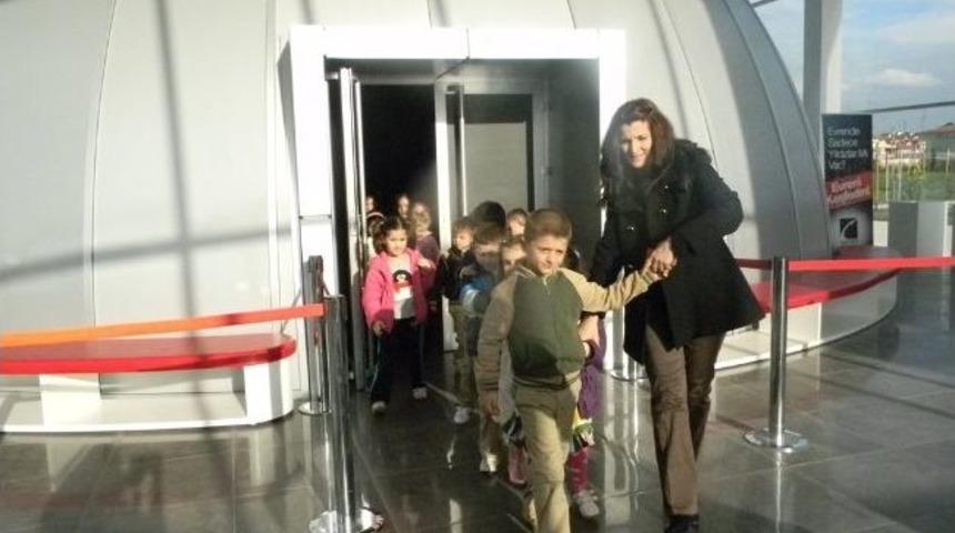 Bah&ccedil;elievler&rsquo;in Minikleri Uzayı Keşfetti