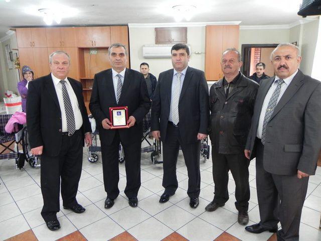 Erdemir Iş&ccedil;ilerinden Engellilere Sandalye Bağışı 1