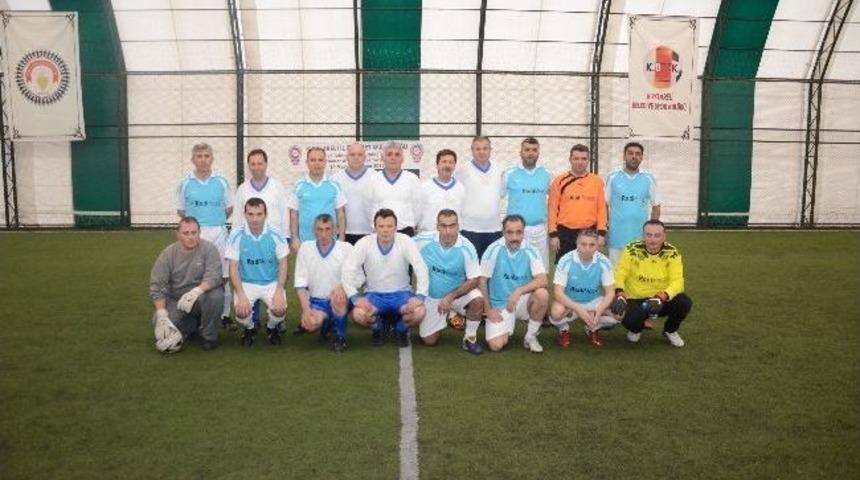 Emniyetten Bir D&uuml;zine Gol