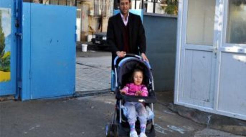 K&uuml;&ccedil;&uuml;k Zeliha, Okula Y&uuml;r&uuml;yerek Gidecek