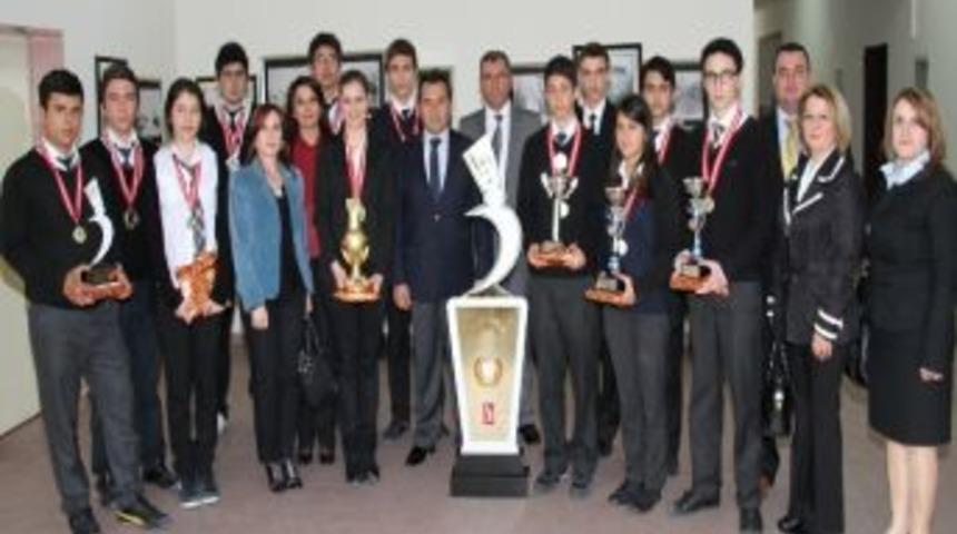 &Ouml;d&uuml;ll&uuml; &Ouml;ğrencilerden Ziyaret