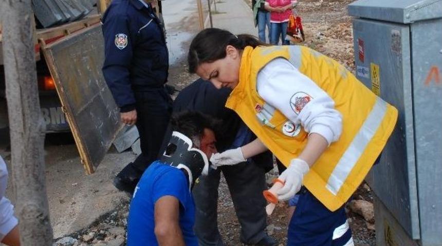 Taşıdığı Kaldırım Taşların Altında Kaldı