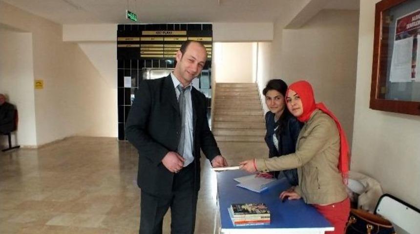 Koyulhisarlı &Ouml;ğrencilerden &ldquo;bir Kitap Yeter&rdquo; Kampanyası