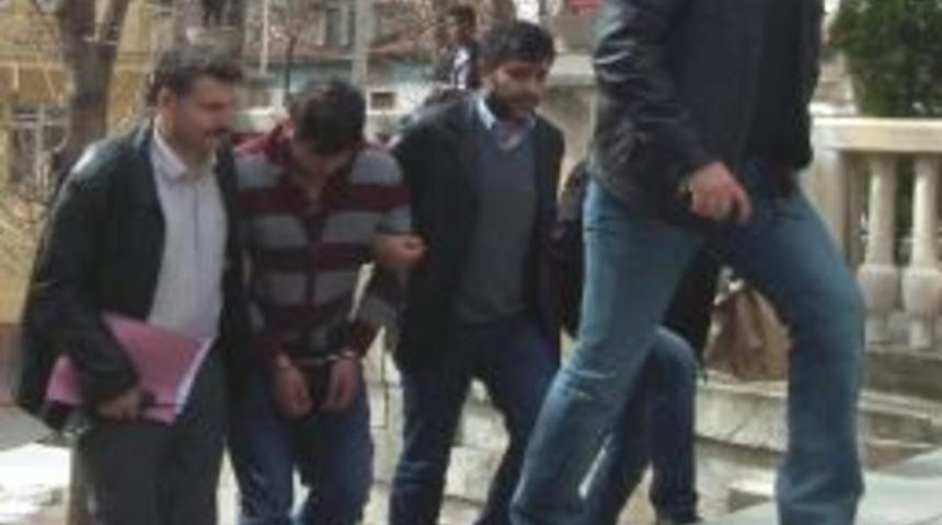 Ev Arkadaşını &Ouml;ld&uuml;ren Zanlı Tutuklandı