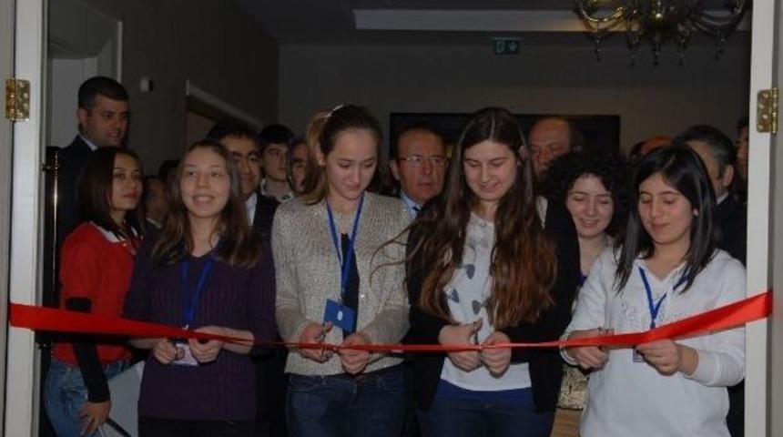 T&uuml;bitak B&ouml;lge Sergisi Isparta&rsquo;da A&ccedil;ıldı