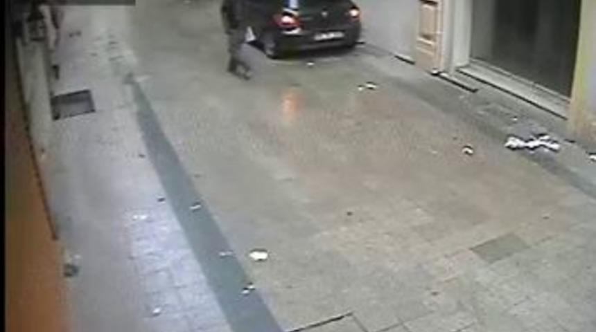 Uyuyan S&uuml;r&uuml;c&uuml;n&uuml;n Parasını &Ccedil;alan Zanlı Yakalandı