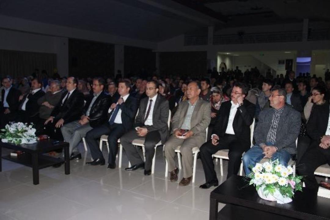 Mehmet Akif Tiyatro Oyunuyla Anıldı