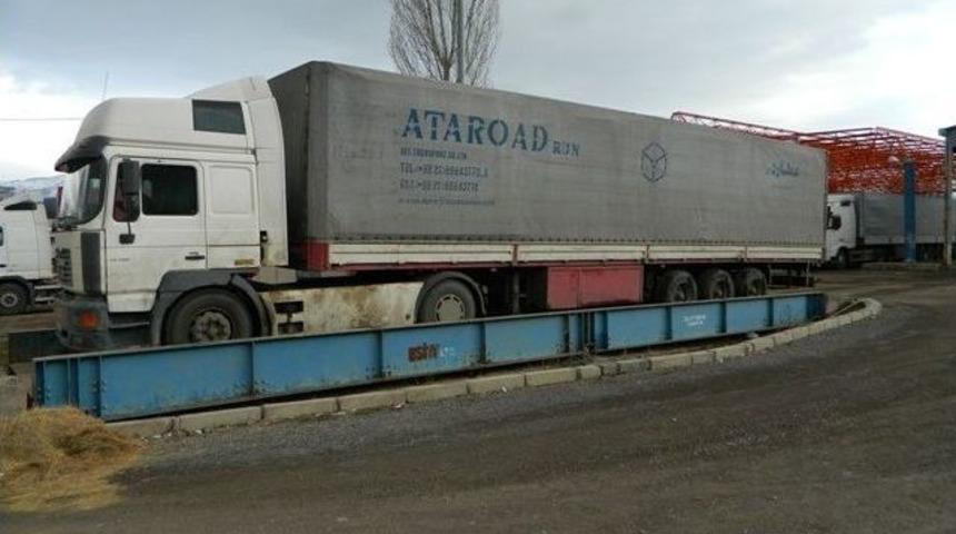 Vali İle Kaymakam T&uuml;rkg&ouml;z&uuml; Sınır Kapısına El Attı