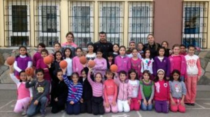 Cafer Yener İlk&ouml;ğretim Okulu Geleceğin Hentbolcularını Yetiştiriyor