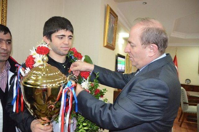 Avrupa Fatihi Güreşçi Yakup Gör Memleketinde Coşkuyla Karşılandı 1