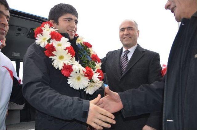 Avrupa Fatihi Güreşçi Yakup Gör Memleketinde Coşkuyla Karşılandı 2