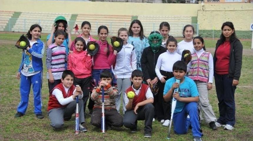 Osmaniye&rsquo;de Beyzbol-softbol Takımı M&uuml;sabakalara Hazırlanıyor