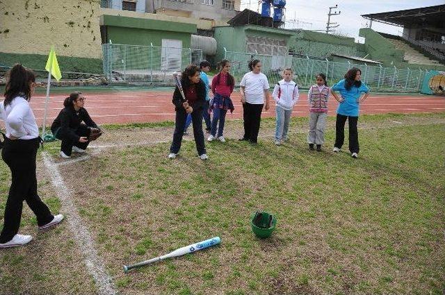 Osmaniye’de Beyzbol-softbol Takımı Müsabakalara Hazırlanıyor