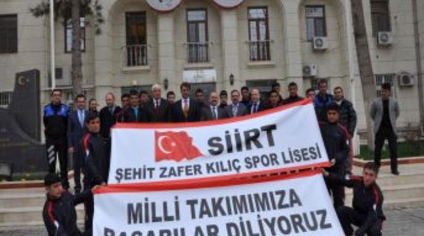 T&uuml;rkiye-Macaristan Ma&ccedil;ını İzlemek İ&ccedil;in İstanbul'a Gittiler