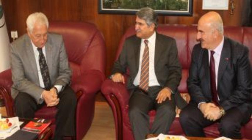 Fikri Sağlar&rsquo;dan Başkan Dede&rsquo;ye &Ouml;vg&uuml;