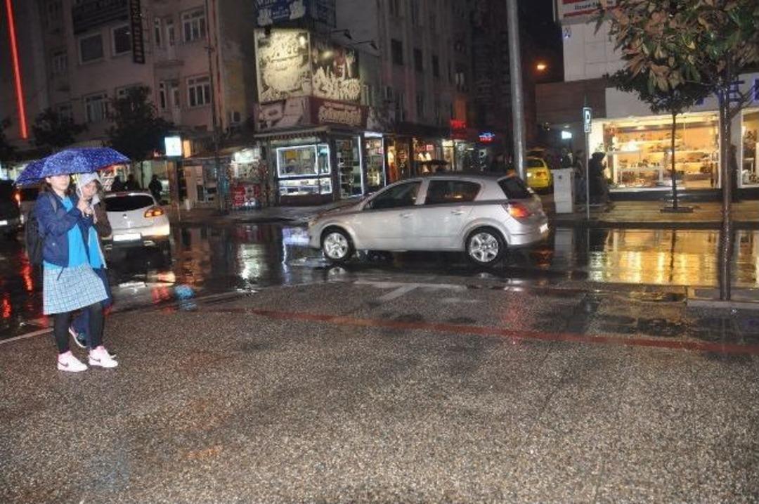 Meteoroloji'den 10 il i&ccedil;in sağanak yağış uyarısı