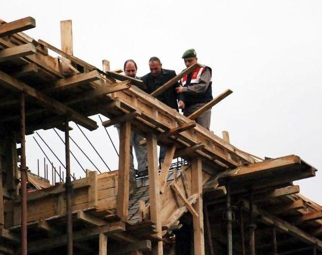 İntihar Etmek İsteyen Genci Belediye Başkanı İkna Etti 1