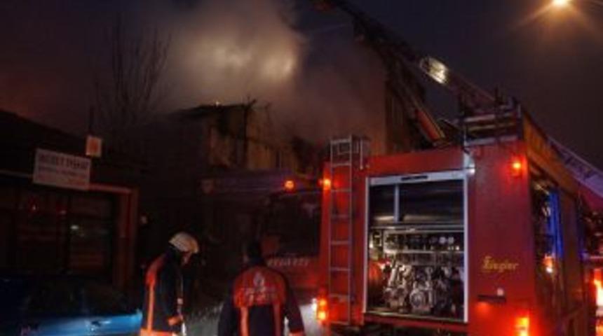 Yaşlı Adamı Alevlerin I&ccedil;inden Polis Ekipleri Kurtardı