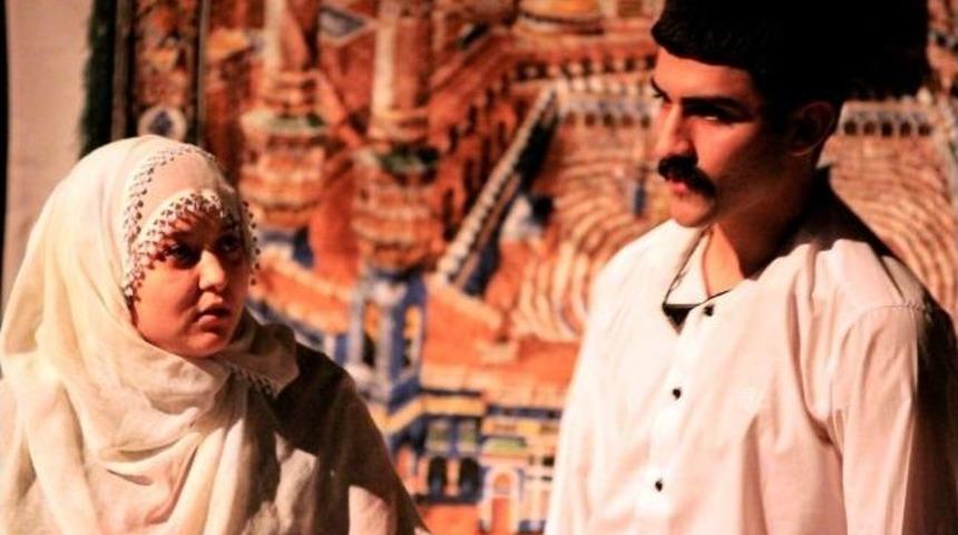 Gen&ccedil; Tiyatrocular, Bayburt &Ccedil;ağrı Fm&rsquo;min Yemeğinde Buluştu