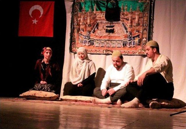 Gen&ccedil; Tiyatrocular, Bayburt &Ccedil;ağrı Fm&rsquo;min Yemeğinde Buluştu 1