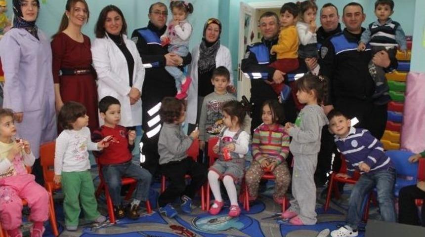 &Ouml;zel Sevgi &Ccedil;i&ccedil;eği Kreşi Minikleri Polis Mesleğini Tanıdı