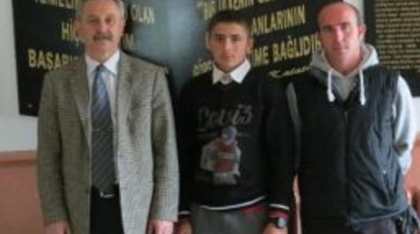 Kula'lı Ortaokul &Ouml;ğrencisinin B&uuml;y&uuml;k Başarısı