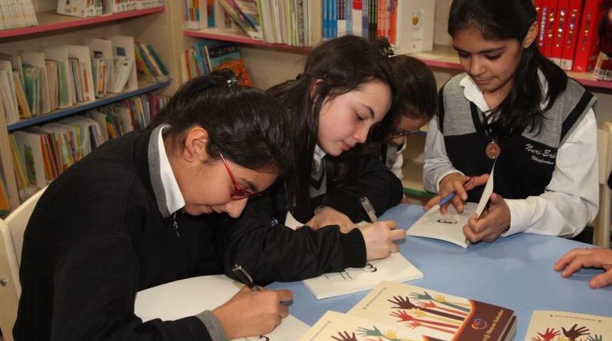 K&uuml;&ccedil;&uuml;k Yazarların B&uuml;y&uuml;k Başarısı