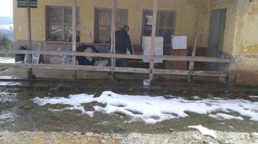 Evi Yanan Vatandaşa Kızılay'dan Ziyaret